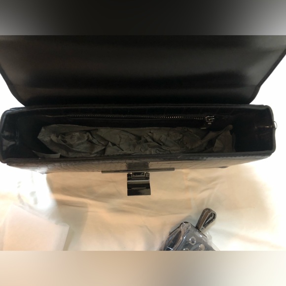 AKIRA NEVER LET YOU CROC STYLE HANDBAG - Picture 5 of 10